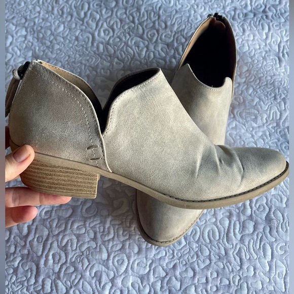 Zip Back Booties - Picture 3 of 4